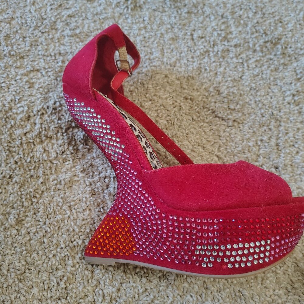 Heelless heels ringtone red
